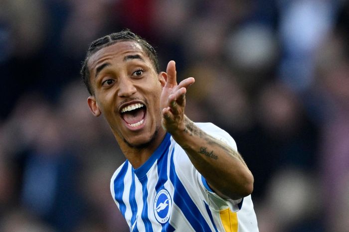 Brighton áp sát Chelsea và Man City