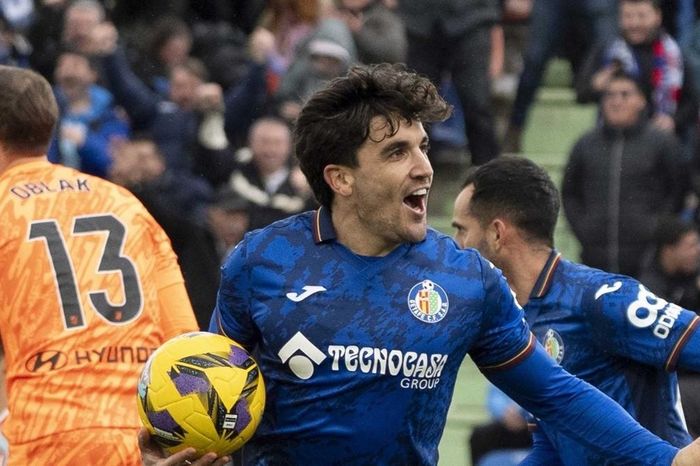 Atletico thua ngược, lỡ cơ hội lên đỉnh bảng La Liga