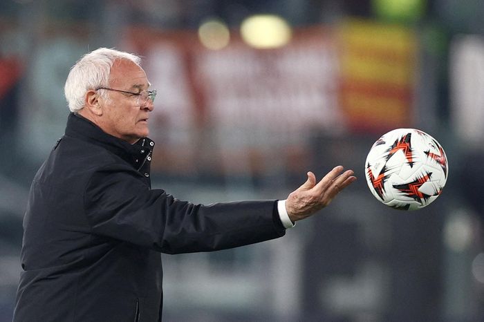 HLV Ranieri gây kinh ngạc