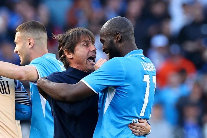 Lukaku lại hóa người hùng