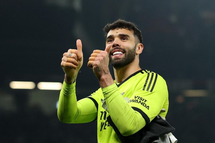 Phút xuất thần của thủ môn Arsenal