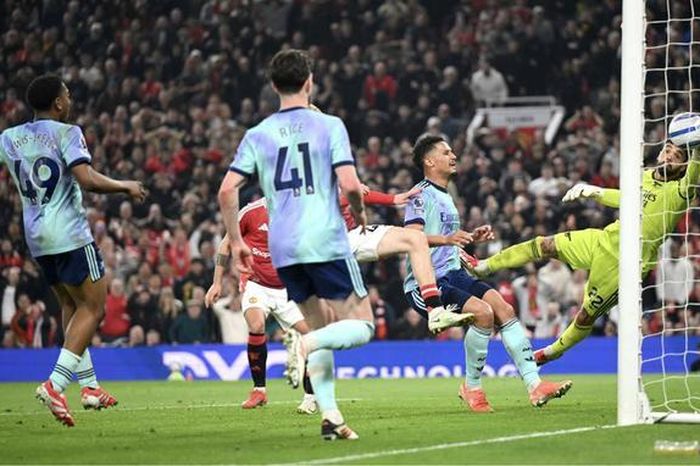 Bruno Fernandes lập siêu phẩm, Man United bị Arsenal níu chân ở đại chiến