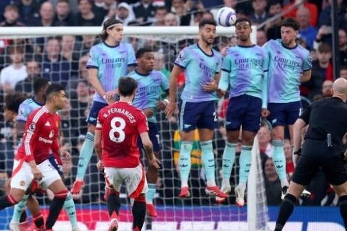 David Raya tỏa sáng, Arsenal thoát hiểm trước Man Utd
