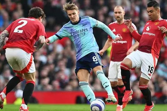 Manchester United và Arsenal bất phân thắng bại