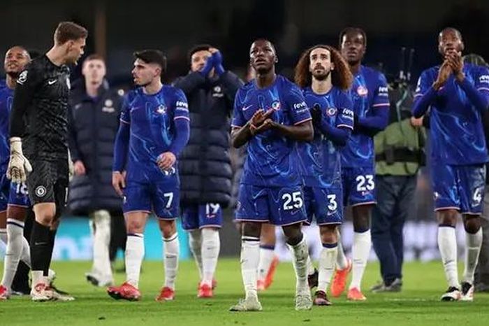 Chelsea tiến vào top 4 Ngoại hạng Anh