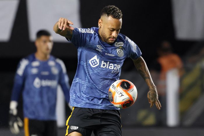 Neymar lại dính 'lời nguyền' sinh nhật em gái