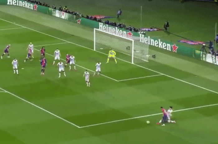 Yamal đi vào lịch sử Champions League