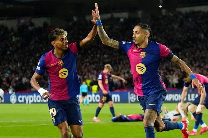 Lamine Yamal và Raphinha đi vào lịch sử Champions League