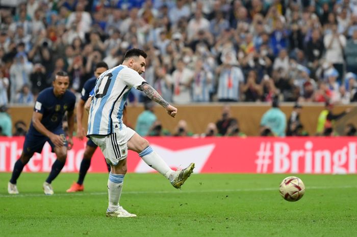 Messi cũng phạm luật như Alvarez ở World Cup 2022?