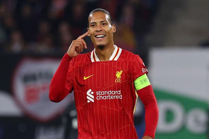 Nhận 'bom tiền', Van Dijk sắp chia tay Liverpool?