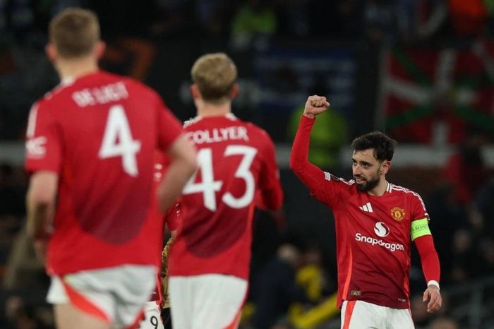 Bruno Fernandes lập hat-trick, MU vào tứ kết Europa League