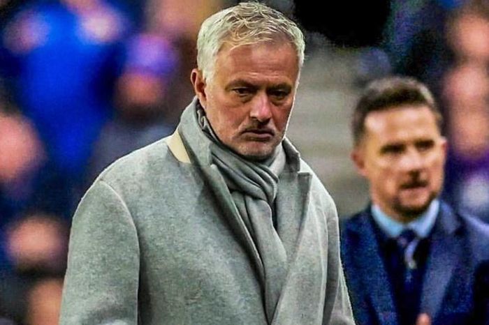 Mourinho cùng học trò bị loại cay đắng