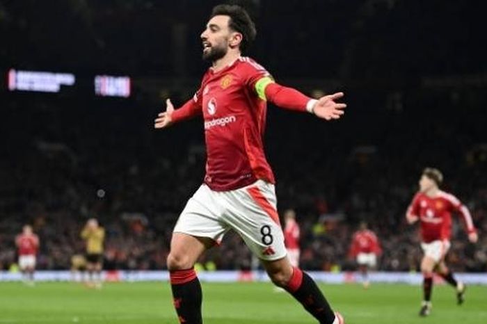 Bruno Fernandes lập hat-trick, Man Utd hủy diệt Real Sociedad để tiến vào tứ kết Europa League