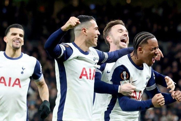 Tottenham lật ngược thế cờ vào tứ kết Europa League