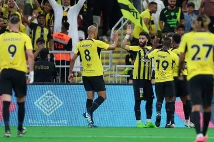 Al Ittihad duy trì ngôi đầu bảng