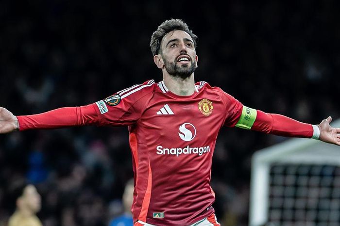 Bruno Fernandes lập hattrick, Man Utd vào tứ kết Europa League