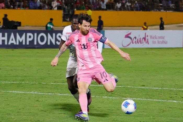Messi, Suarez thay nhau ghi bàn đưa Inter Miami vào tứ kết