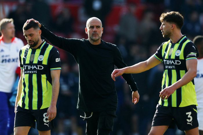 Guardiola lên tiếng về pha 'chạm bóng hai lần' của Julian Alvarez