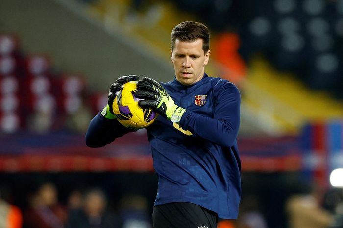 Szczesny từ chối lên tuyển