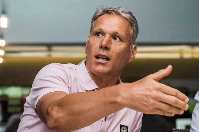 Van Basten: 'Alvarez chỉ chạm bóng một lần'