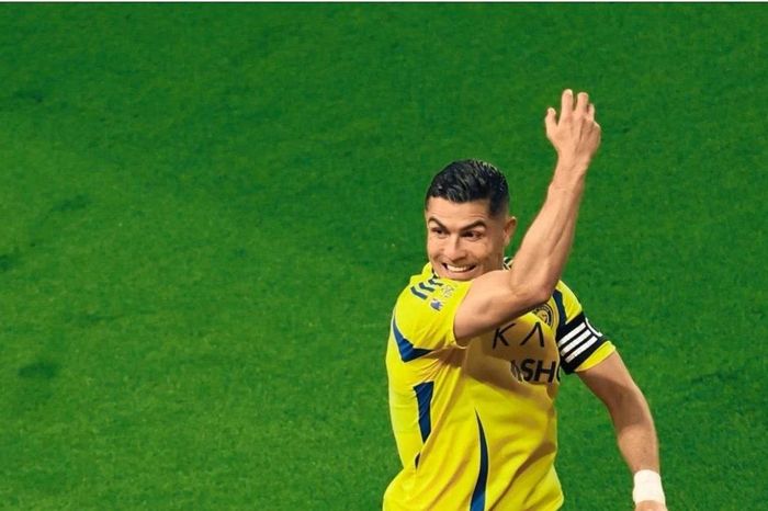 Ronaldo lại 'tỏ thái độ' khi bị thay sớm