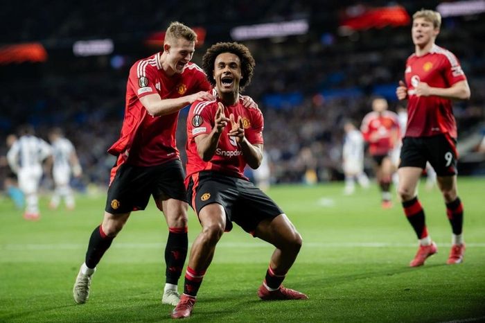 Leicester City vs MU: 'Đánh sập hang cáo'
