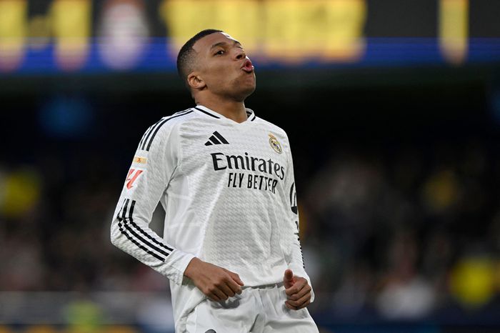 Mbappe vượt mặt Ronaldo