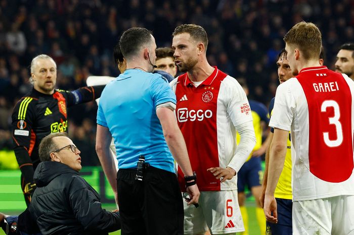 Gọi Henderson, HLV Tuchel gây tranh cãi lớn