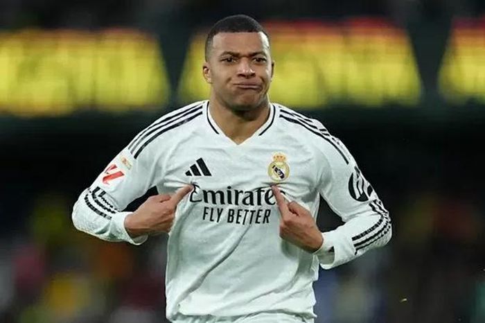 Lập siêu phẩm, Mbappe vượt Ro béo, áp sát Lewandowski
