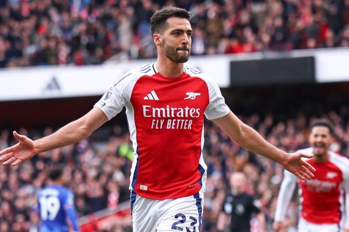 Đánh bại Chelsea, Arsenal vẫn kém xa Liverpool