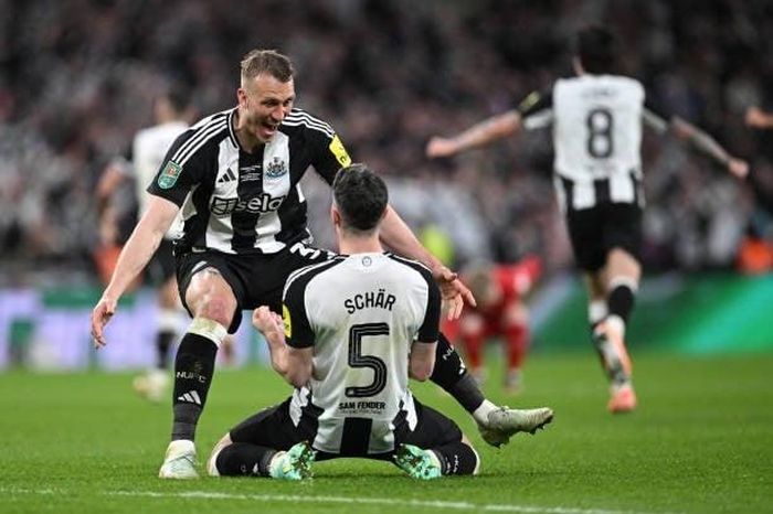 Thắng đẹp Liverpool, Newcastle vô địch Carabao Cup