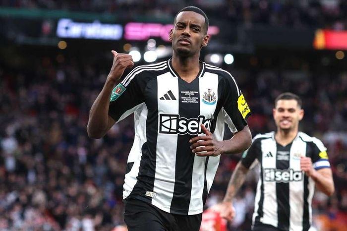 2 bàn thắng của Newcastle nhấn chìm Liverpool