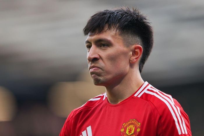 Tranh cãi khi Martinez tức giận với fan Arsenal