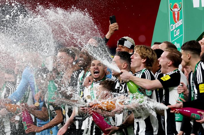 Lịch sử sang trang với Newcastle