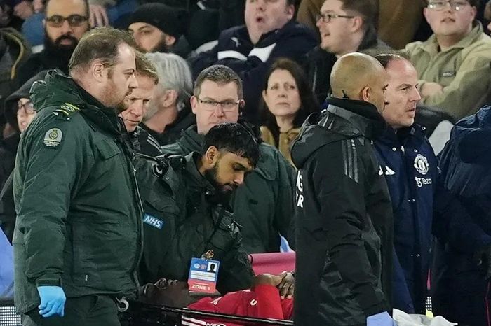 Man Utd khiến thầy trò Van Nistelroy có nguy cơ xuống hạng