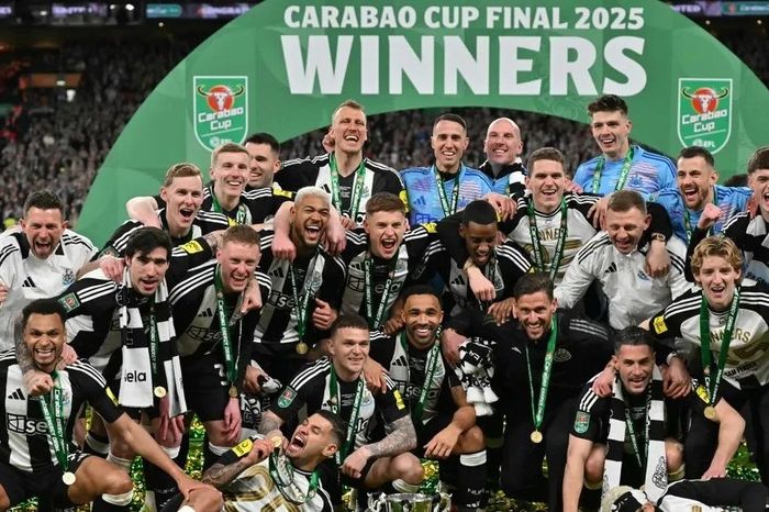 Chùm ảnh: Hạ Liverpool, Newcastle lần đầu vô địch quốc nội sau 70 năm