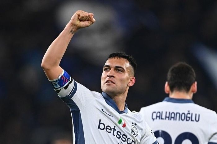Inter đả bại Atalanta trong 'cơn mưa' thẻ đỏ