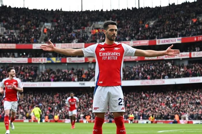 Premier League: Arsenal hạ Chelsea, căng thẳng cuộc đua top 4