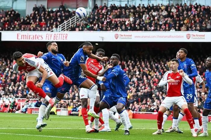 Arsenal níu giữ hy vọng vô địch khi thắng Chelsea 1-0