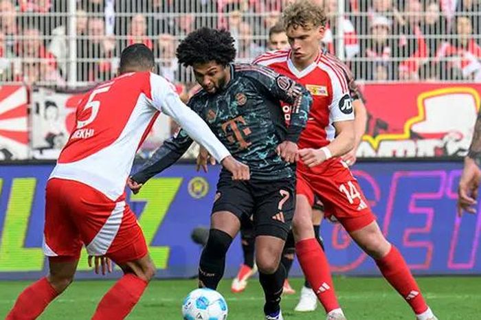 Bayern Munich chia điểm đầy đáng tiếc