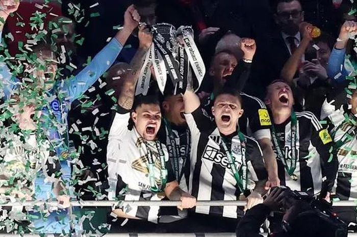 CLB Newcastle đăng quang cúp Liên đoàn Anh