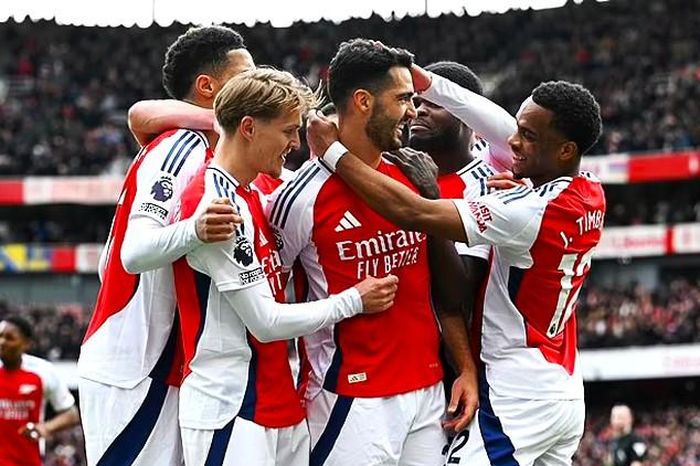 Ngoại hạng Anh: Hấp dẫn cuộc đua giành vé dự Champions League