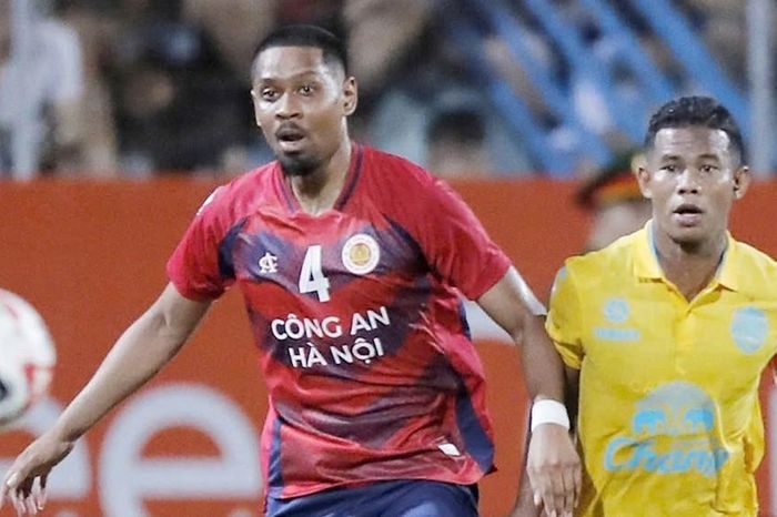 Jason Quang Vinh báo tin cực vui cho HLV Kim Sang Sik