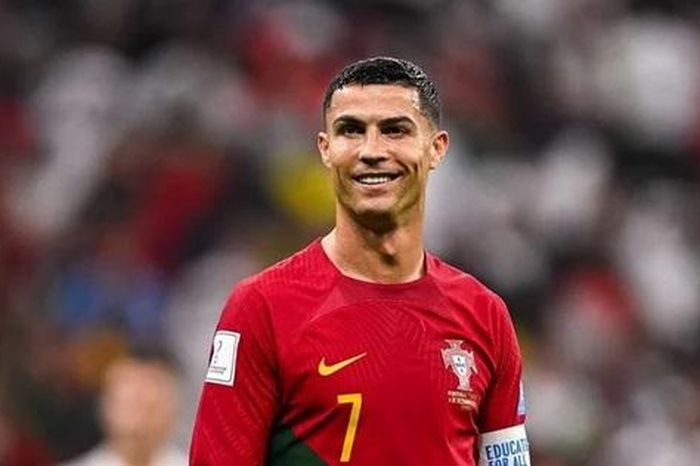 HLV của Đan Mạch ngưỡng mộ Ronaldo hơn Messi