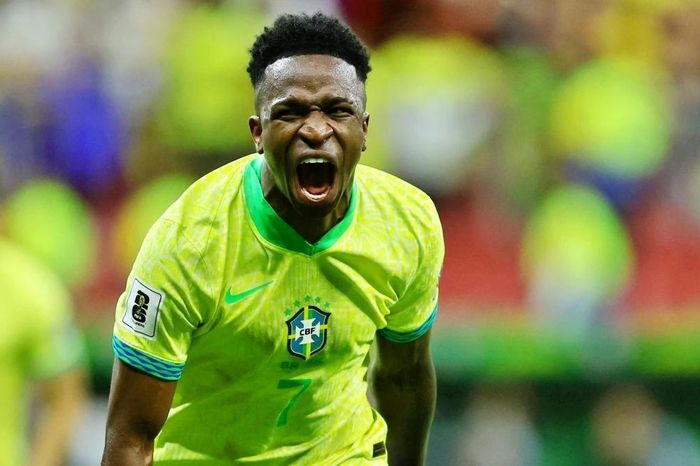 Siêu phẩm từ khoảng cách 30 m của Vinicius