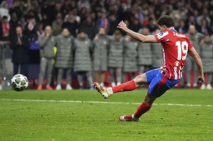 Julian Alvarez vẫn ấm ức vì quả phạt đền bị hủy