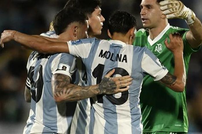 Almada ghi bàn thứ 2.000, Argentina nhấn chìm chủ nhà Uruguay