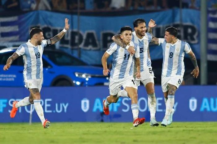 Thiago Almada lập siêu phẩm, Argentina phục hận Uruguay tại vòng loại World Cup 2026