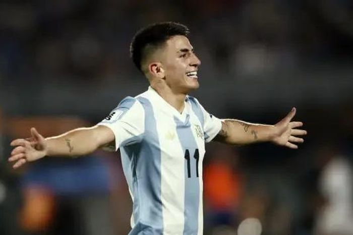 Argentina thắng tối thiểu trên sân nhà Uruguay