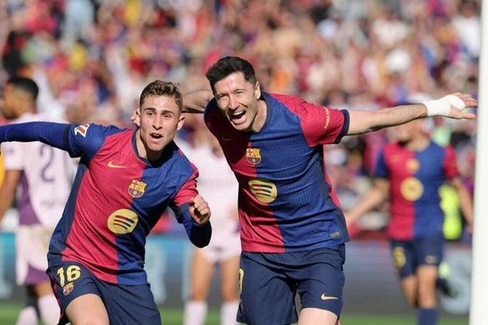 Lewandowski tỏa sáng giúp Barcelona tái lập lợi thế 3 điểm